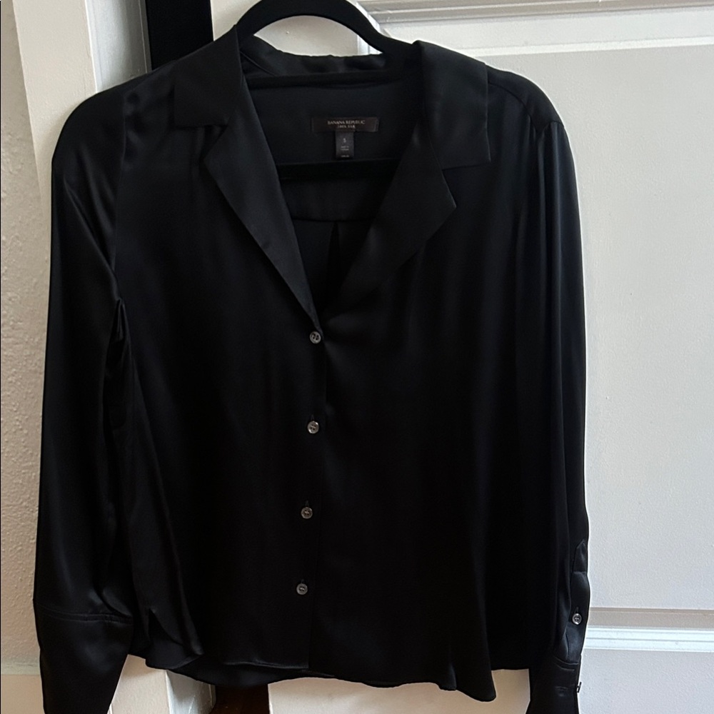 Banana Republic Black 100% silk Blouse